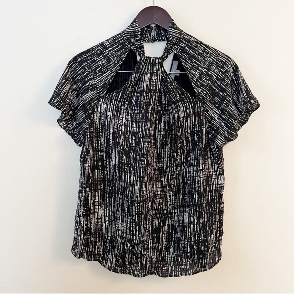 Anthropologie Sarah Hann Black Twist Cut out Blouse Short Sleeves Neck Small